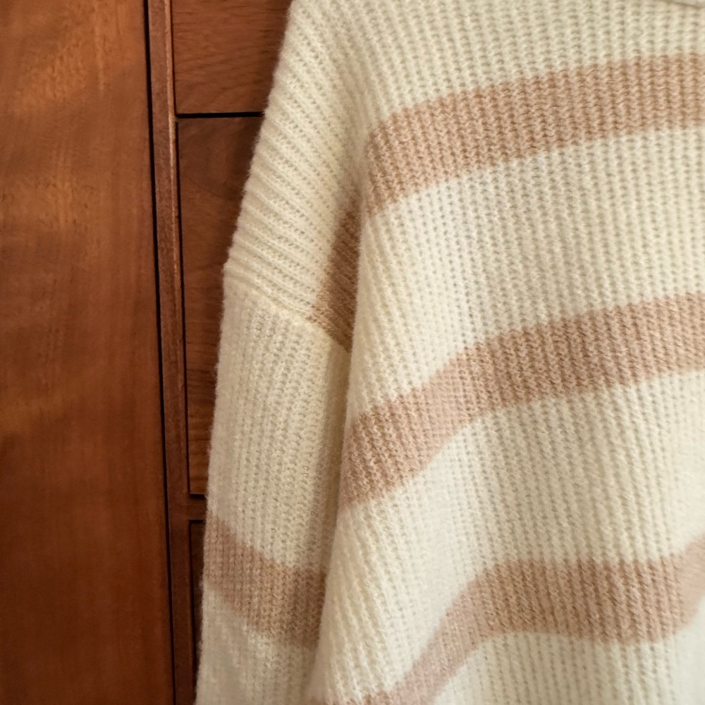 American Eagle Outfitters | Stripped Cream and Tan - Picture 7 of 10